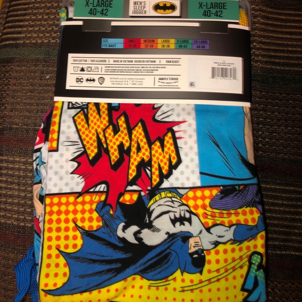 🎉HOST PICK🎉NWT DC Comics Batman Comic Joggers - Picture 4 of 5